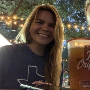 Meet your Posher, Chloe